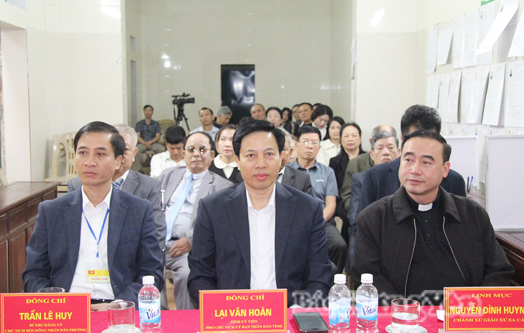 Đồng chí Lại Văn Hoàn, Phó Chủ tịch UBND tỉnh dự lễ khai mạc bầu cử tại phường Trà Lý