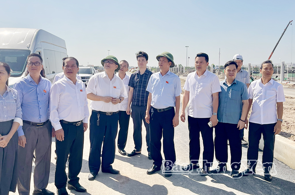 Giám sát kết quả triển khai các dự án đầu tư công tại các xã: Văn Giang, Nguyễn Văn Linh